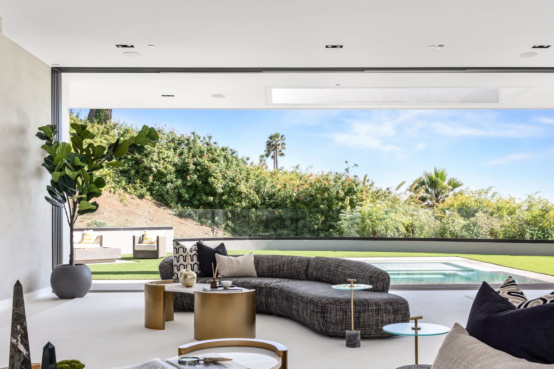 Museum Crest - Image 7