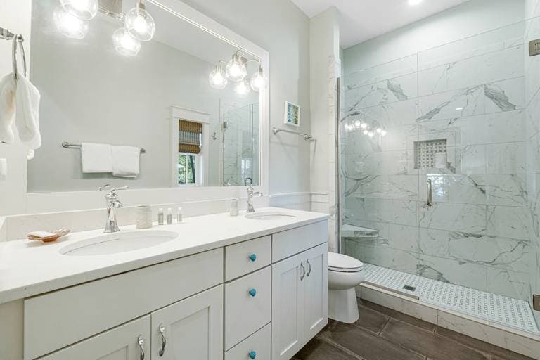 Connecticut Yankee - Image 19