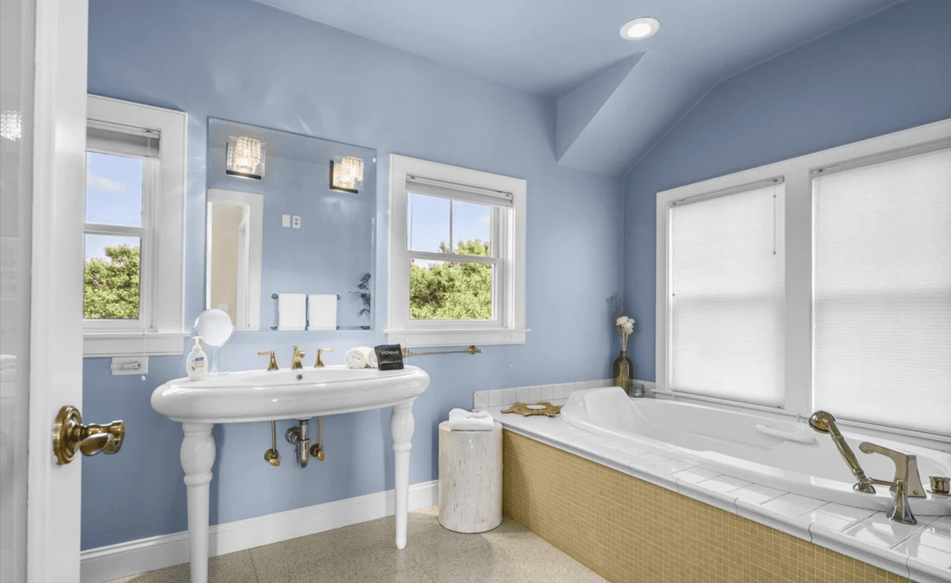 Bay Break - Image 19