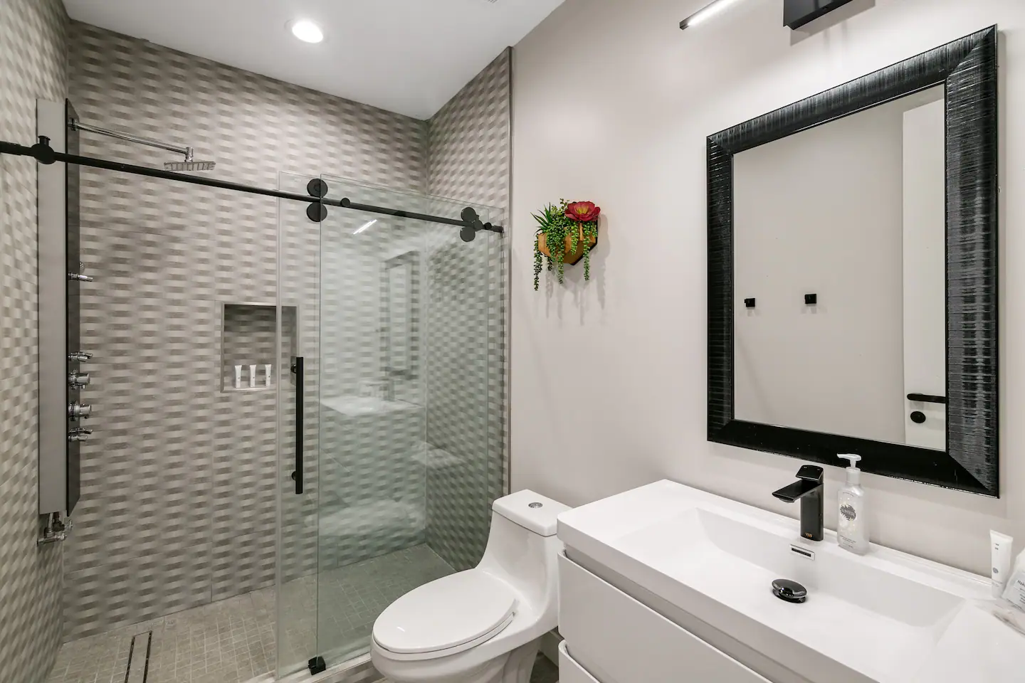 Opulent Haven - Image 25