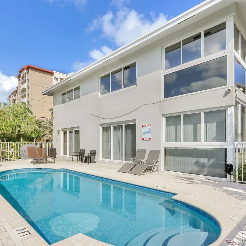 Bright Home - Image 1