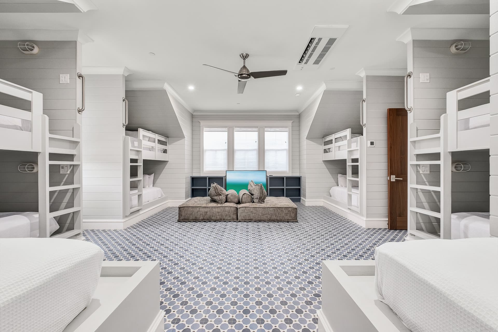 Paradise at Park Row - Image 25