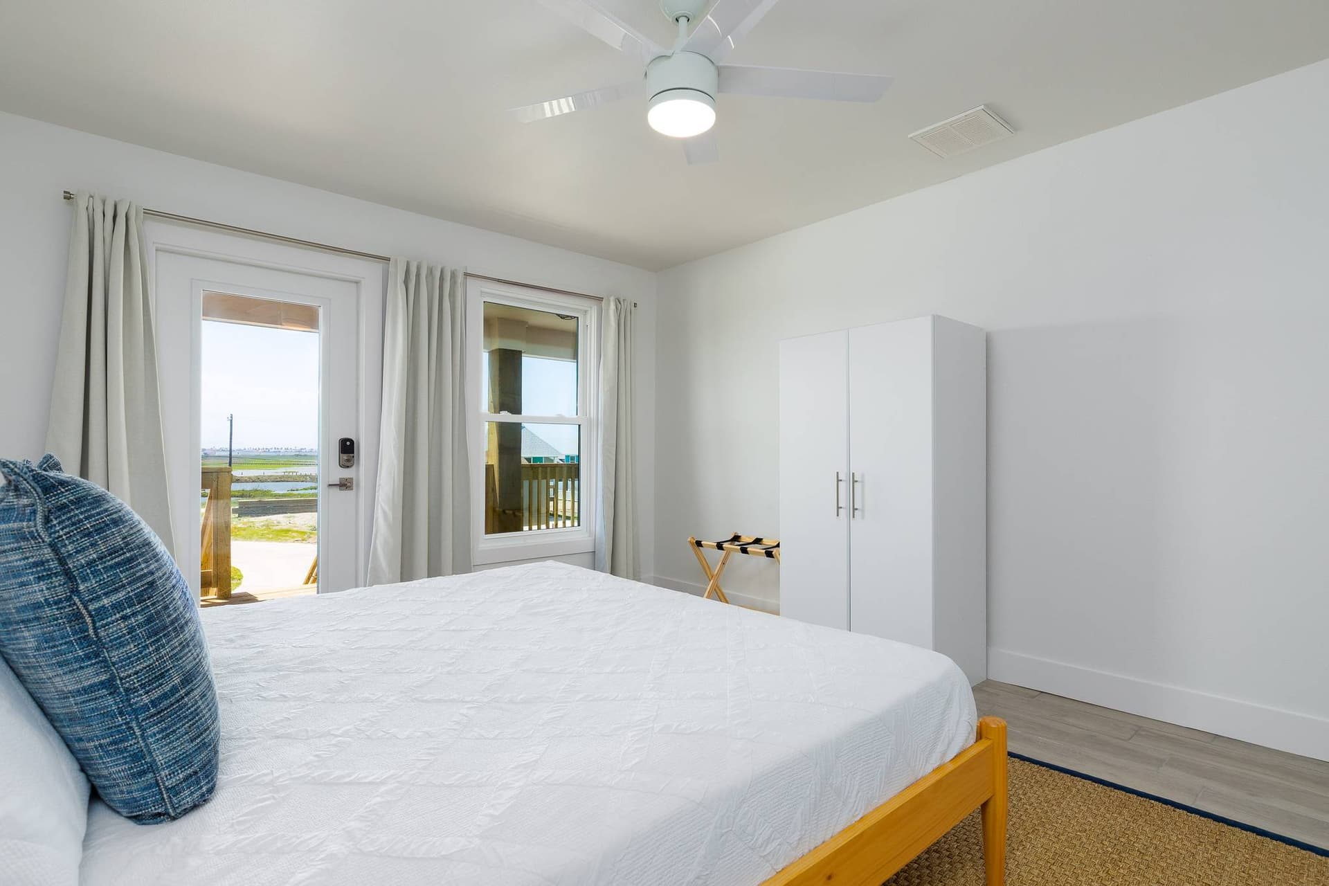 Skiff House - Image 10