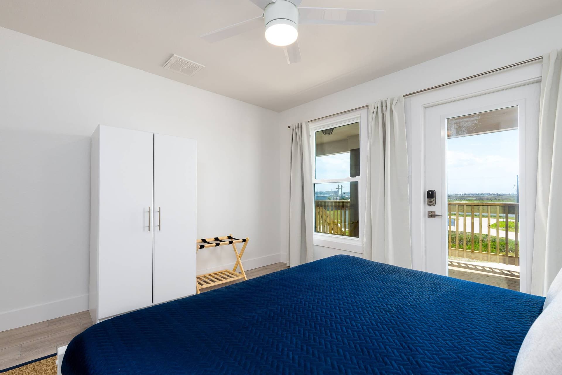 Skiff House - Image 4