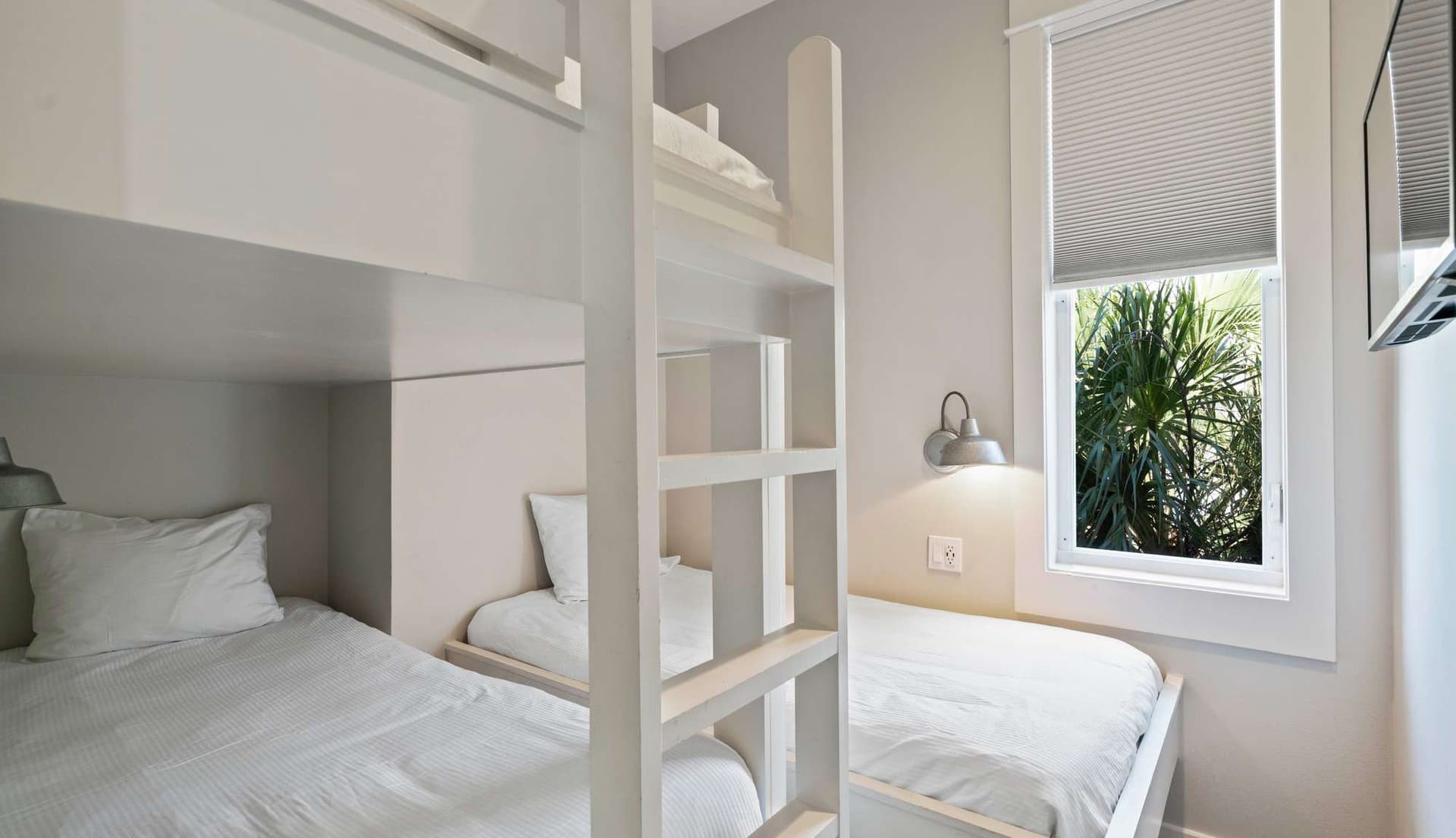 Latitudes Manor - Image 35