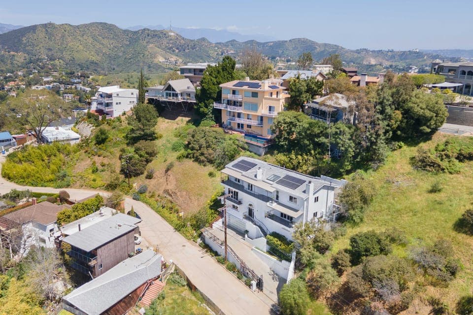 Pacific View Artist's Home - Image 3