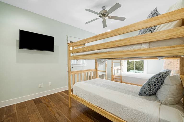 Connecticut Yankee - Image 24