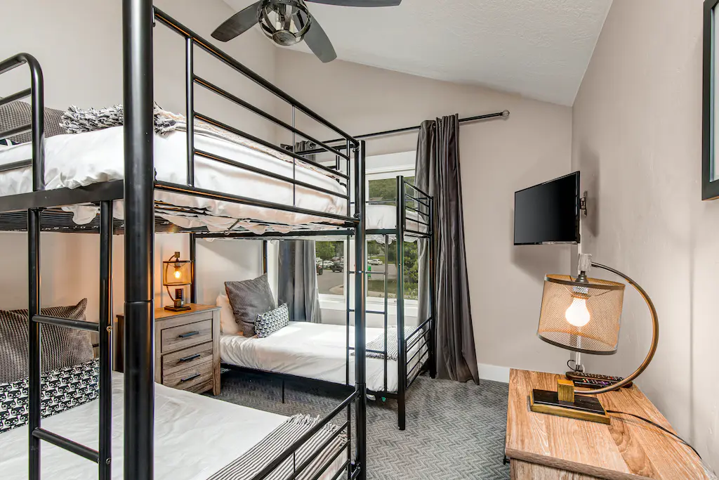 Alpine Retreat Home - Image 18