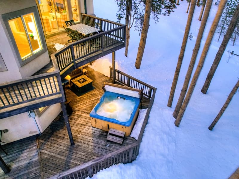 Lakeshore Luxury Chalet - Image 56