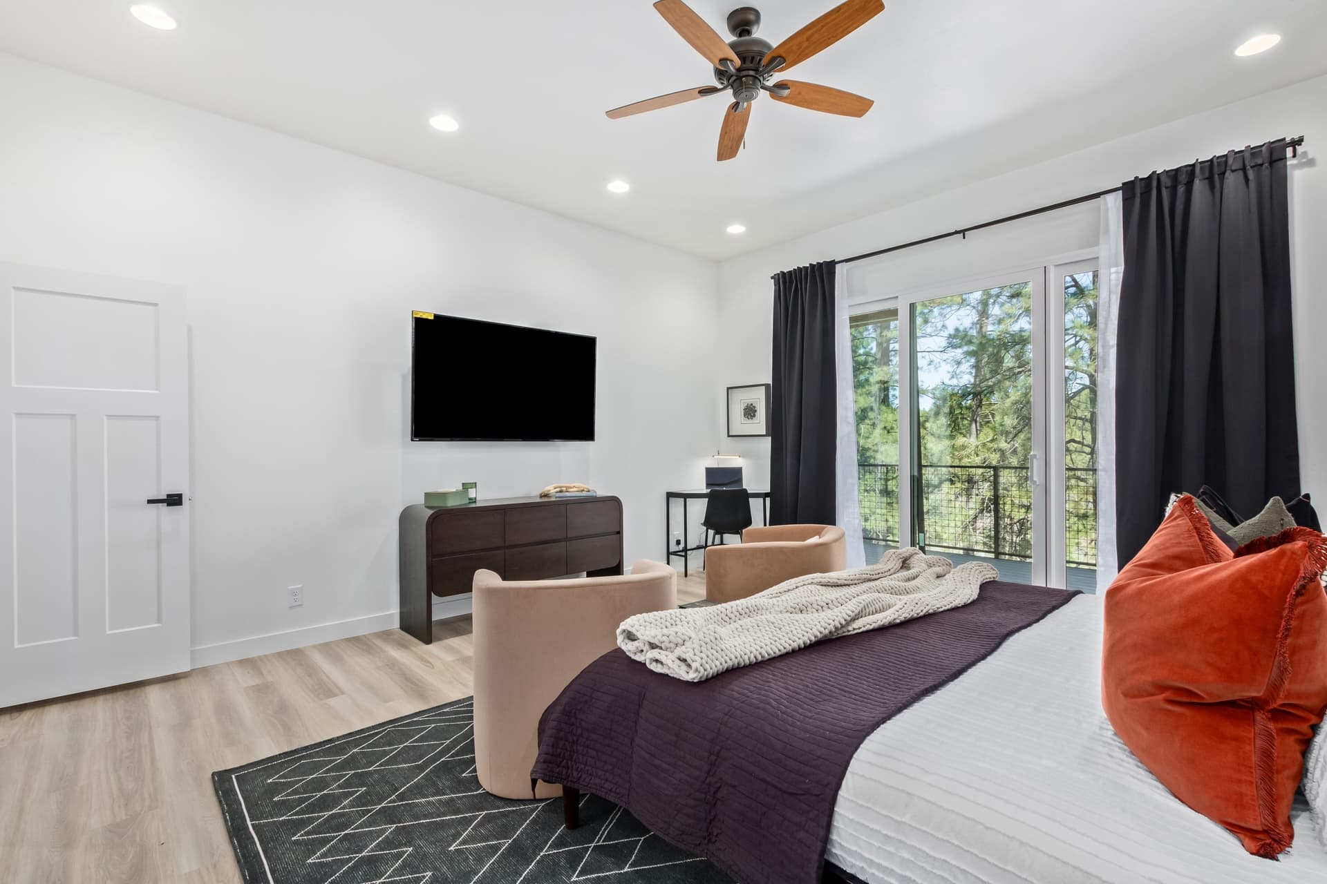 Le Cabin Noir - Image 18