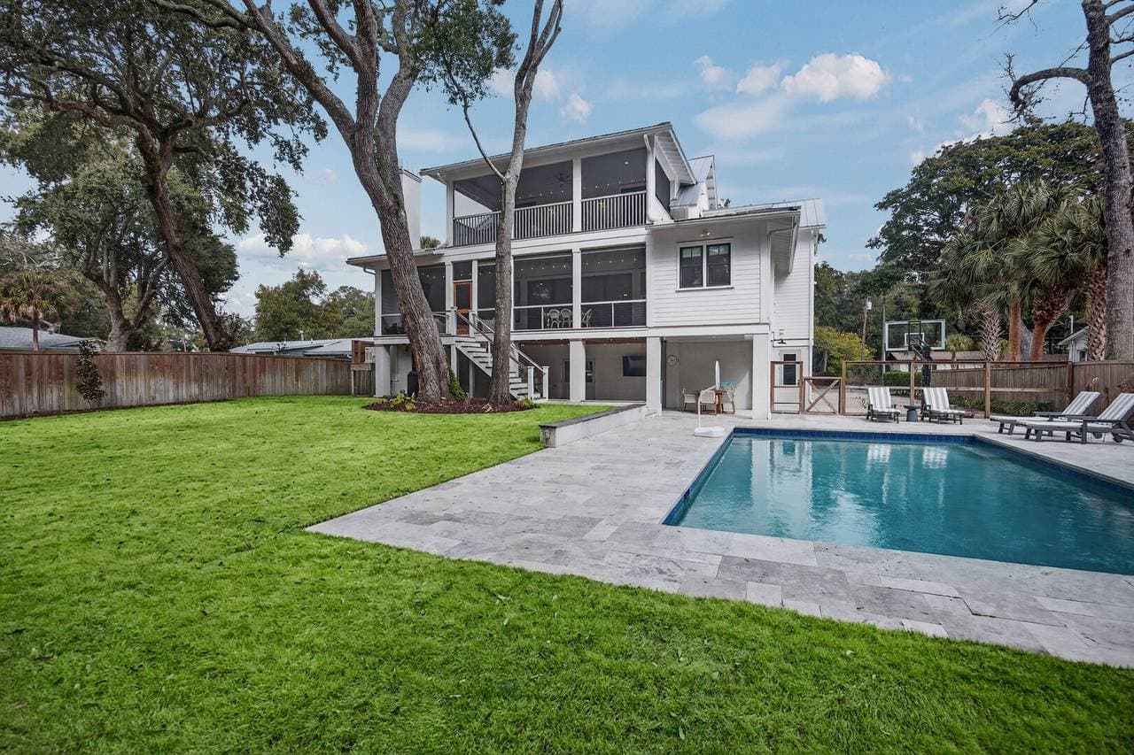 IOP Escape at 26th Avenue - Image 42