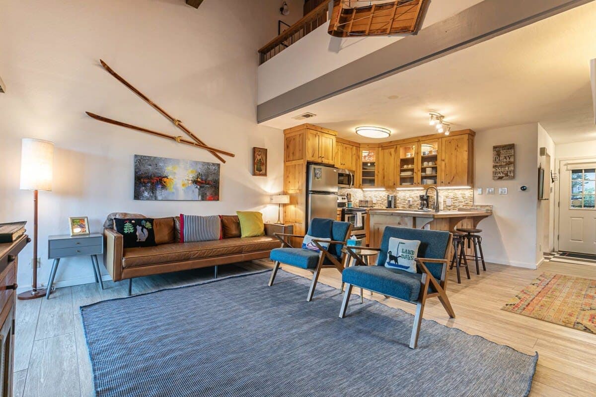 Stylish Carnelian Townhome - Image 6