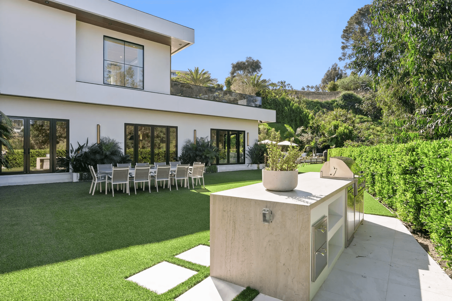 Linda Flora - Image 50