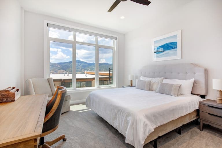 Hideout Hideaway - Image 24