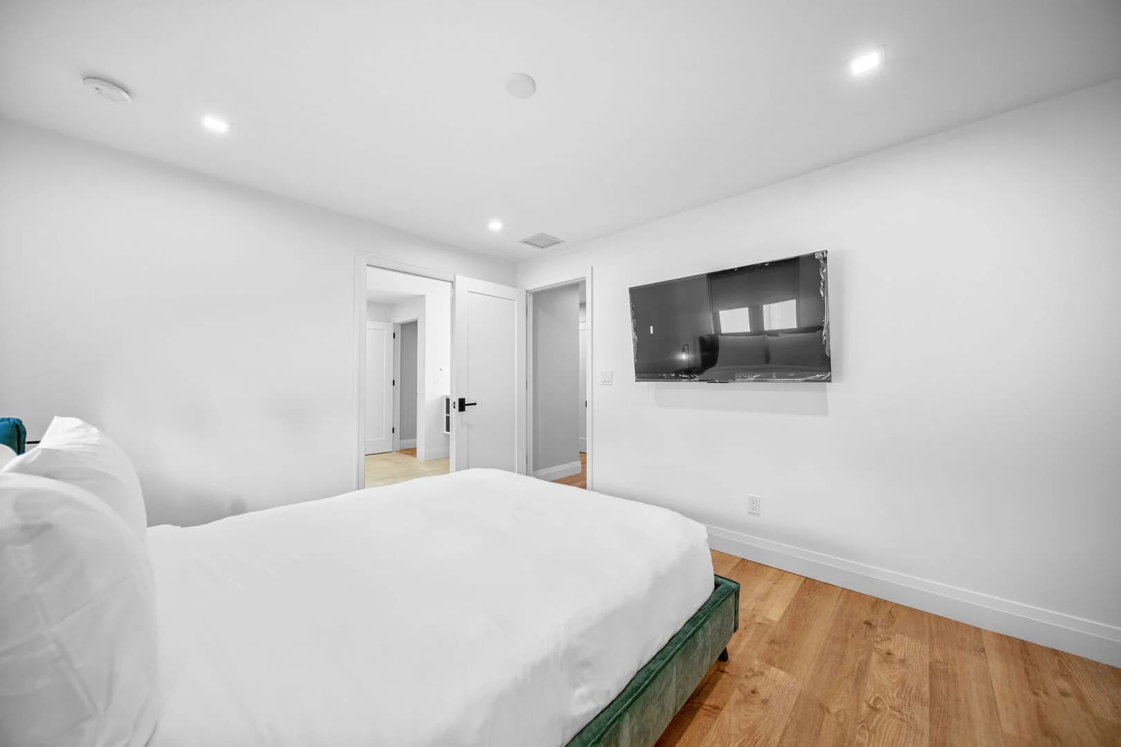 Waters Edge #906 - Image 29