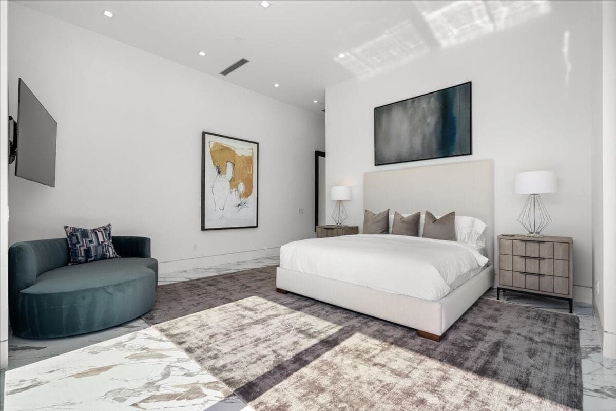 Bravo Villa #11 - Image 22