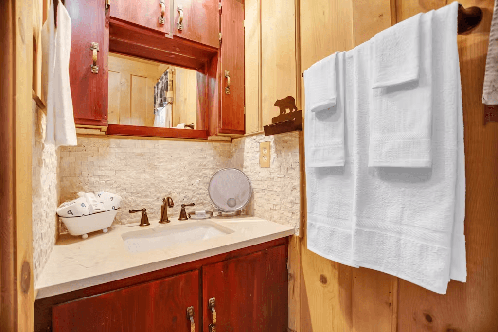 Black Bear Cabin - Image 14