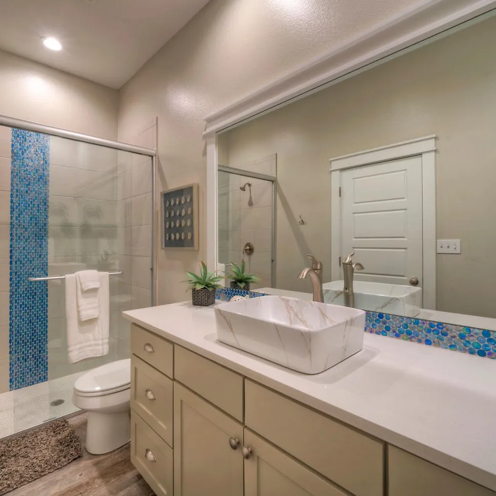 Bourbon Breeze - Image 22