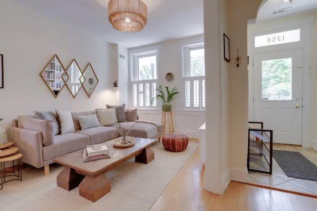 Capitol Comfort - Image 7