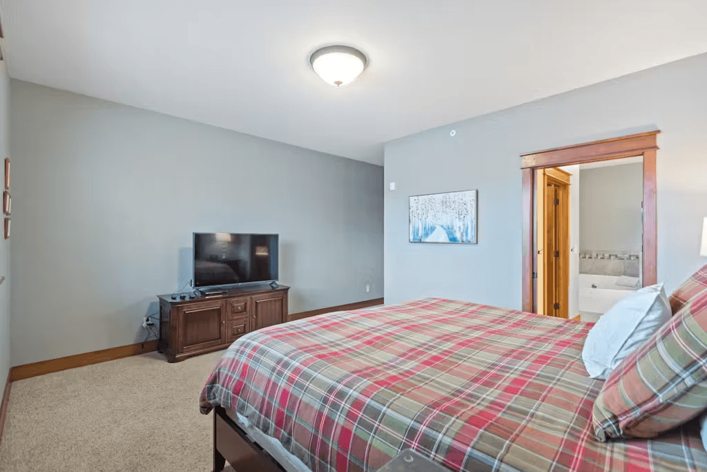 Fabulous Riverstone Retreat - Image 6