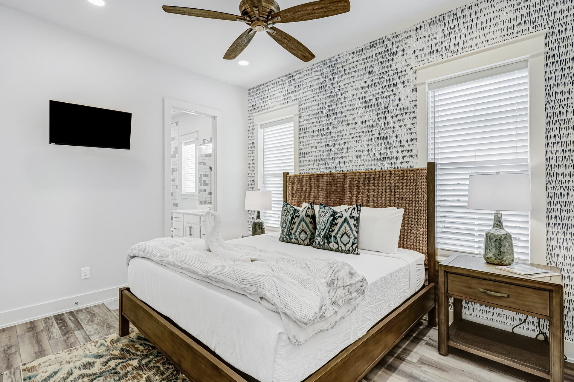 Sunset Avenue Stunner - Image 24