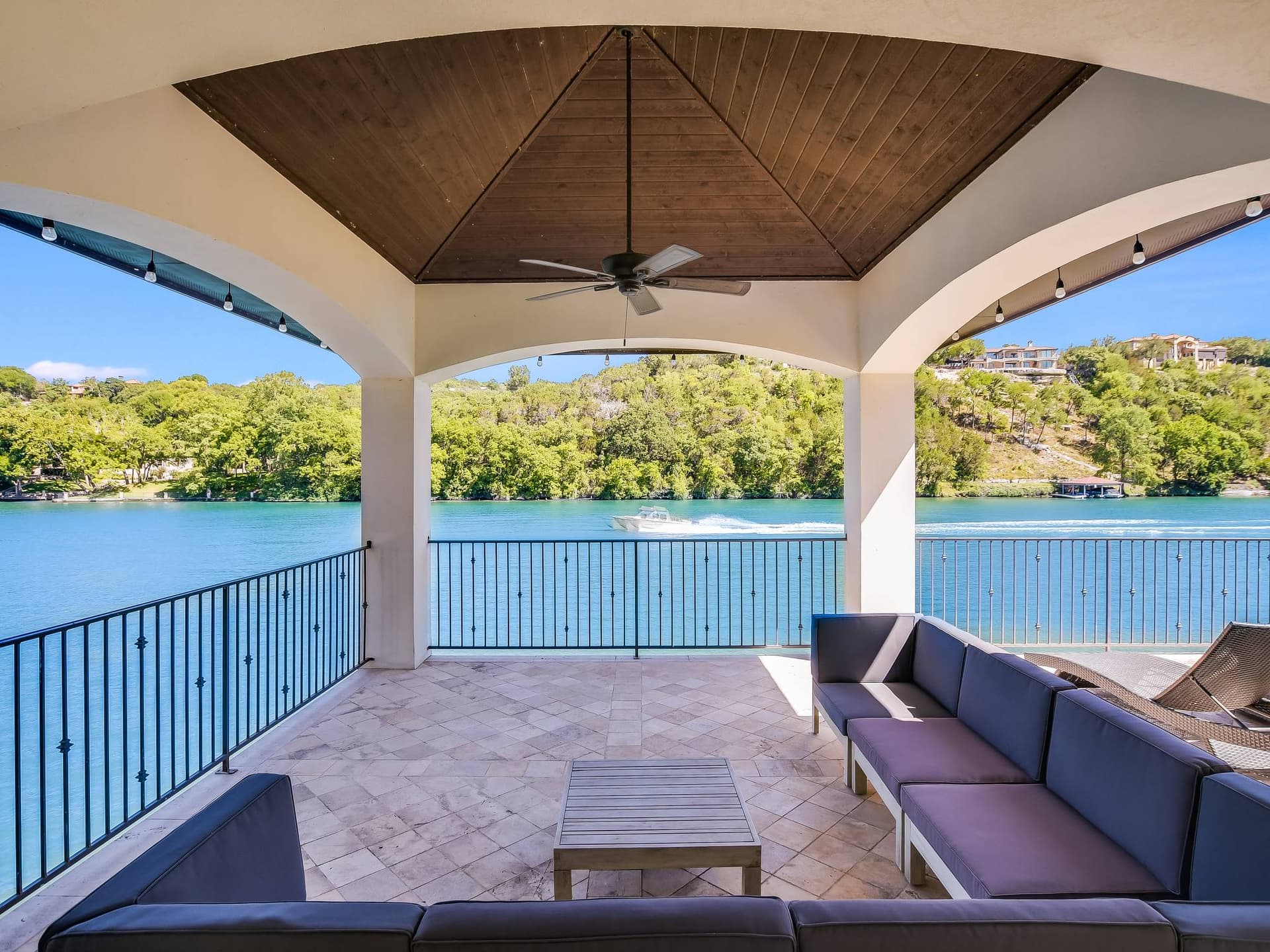 Autograph on Lake Austin - Image 43