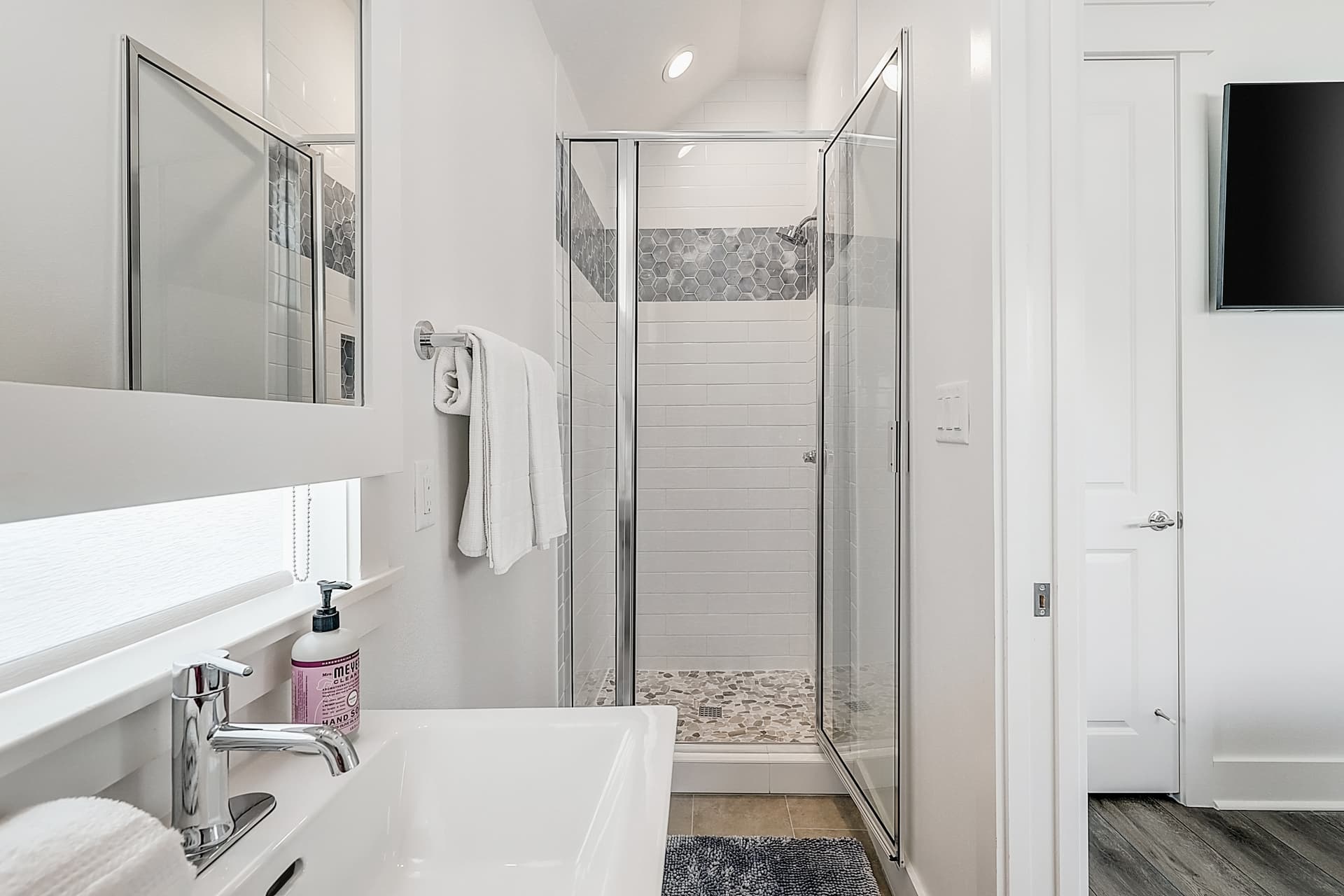 At Ease Home - Image 15