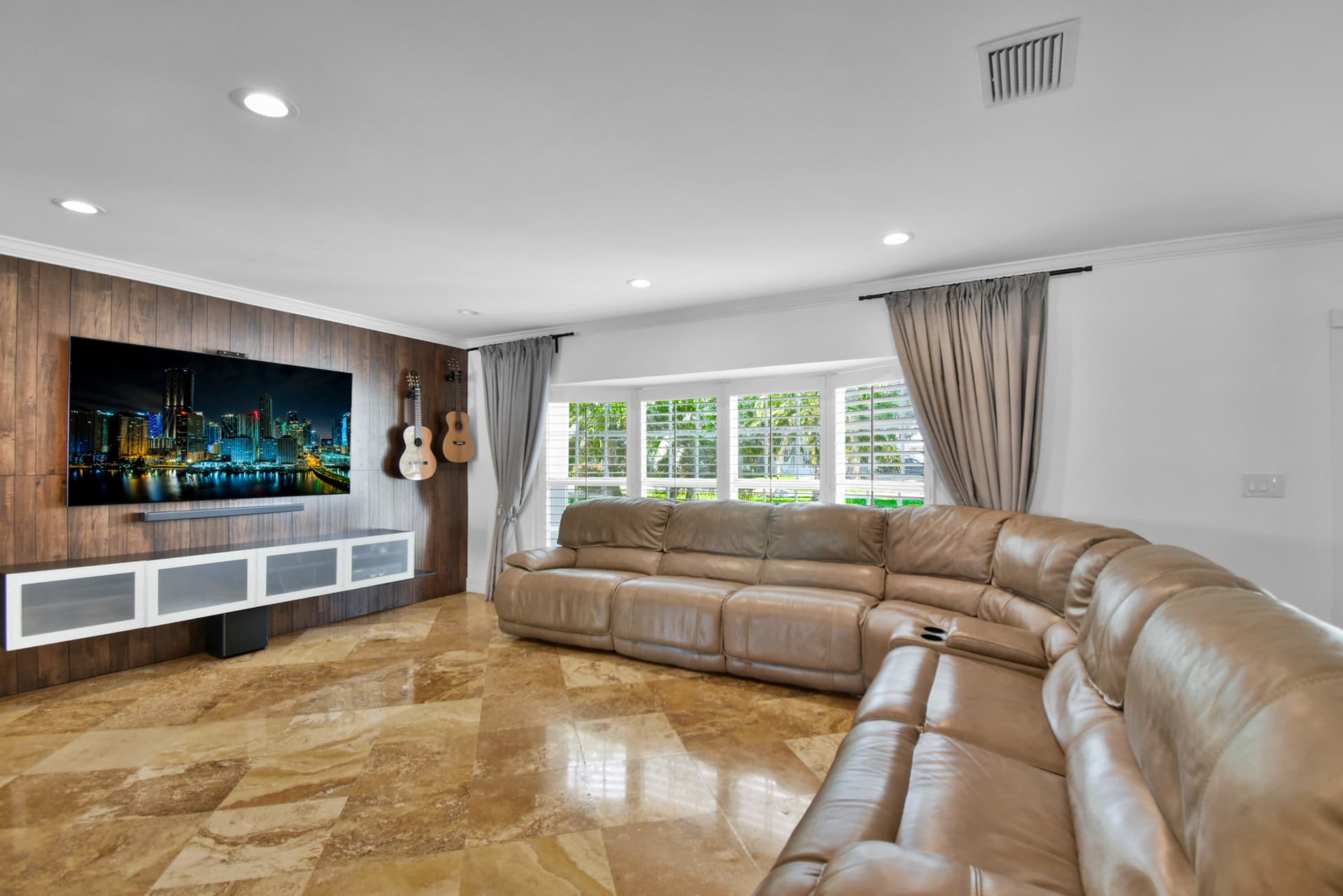 Diane House - Image 5