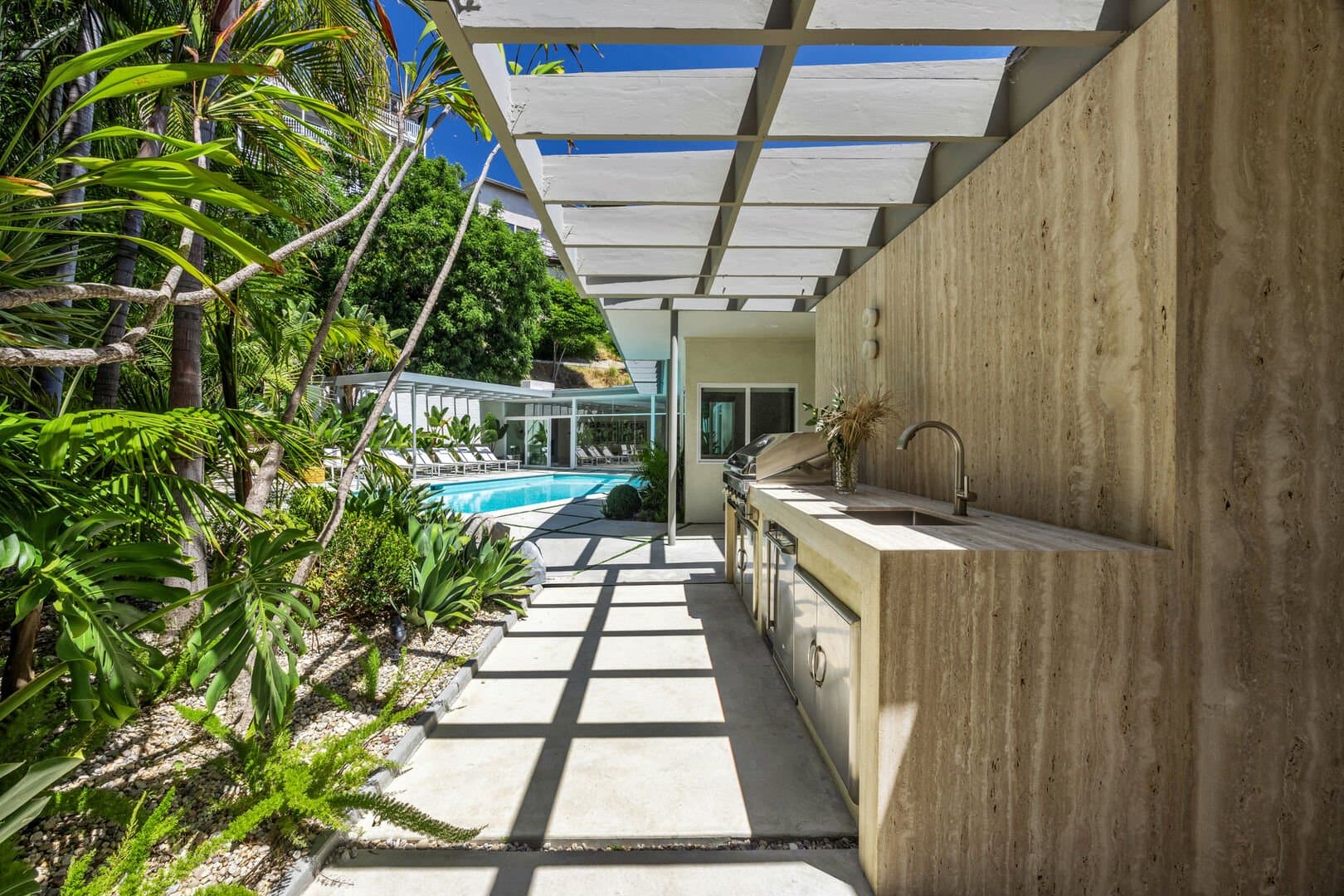 Sunset Plaza View - Image 30