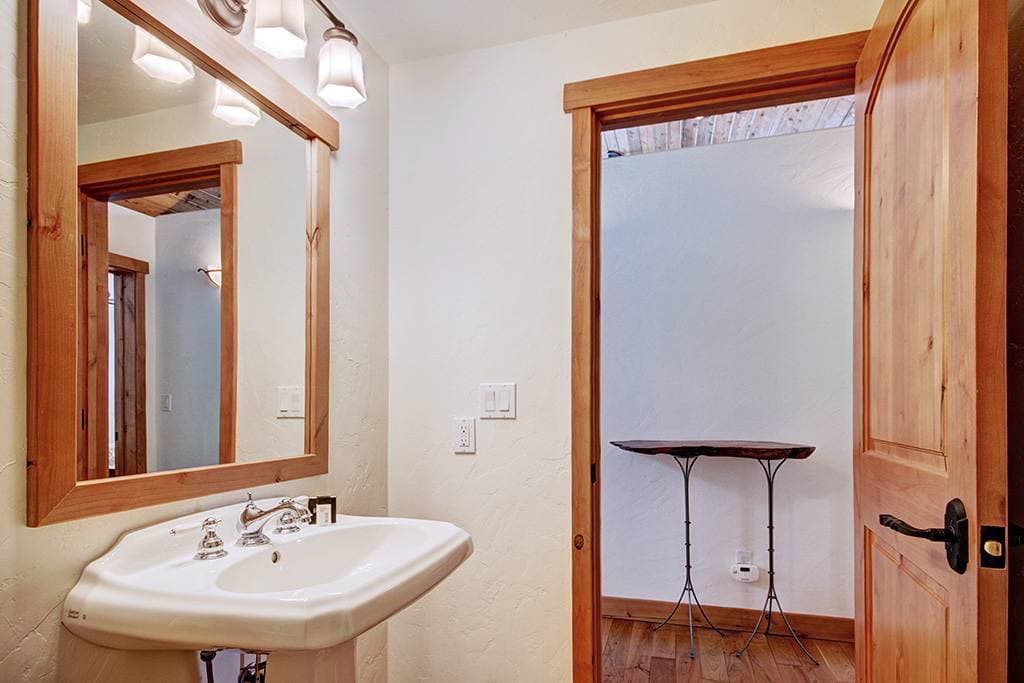 Pine Needle Lodge - Image 13