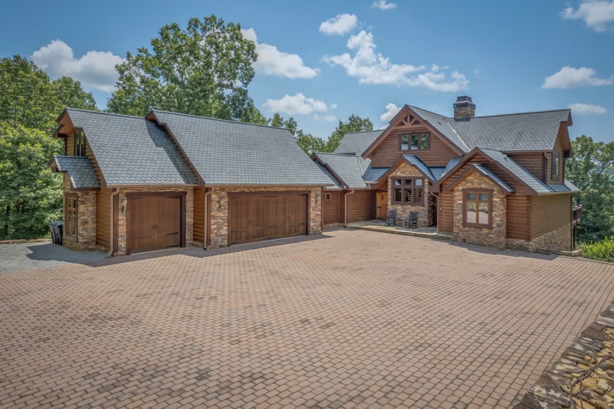 Chateau Laurel - Image 45