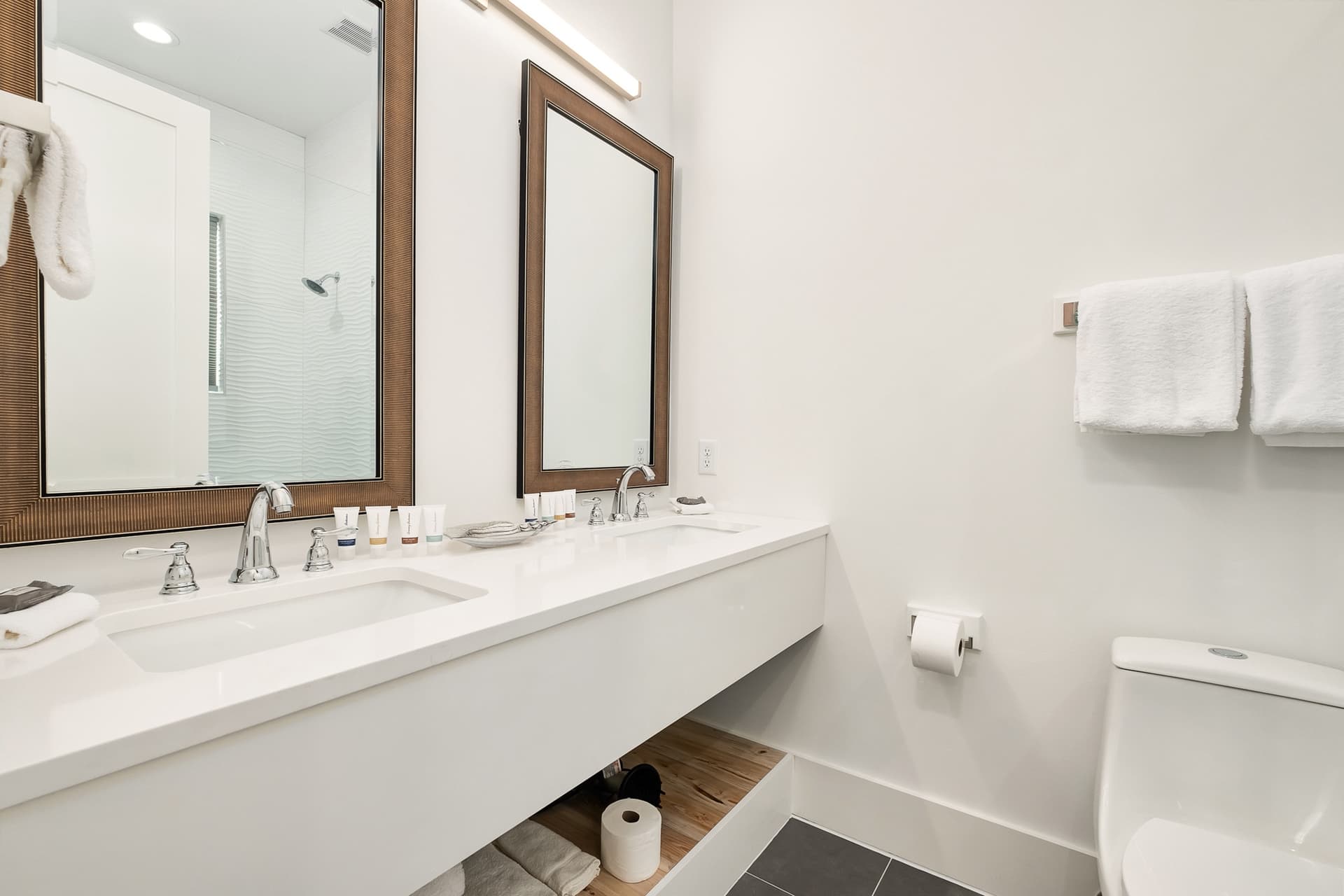 Emerald Palms - Image 43