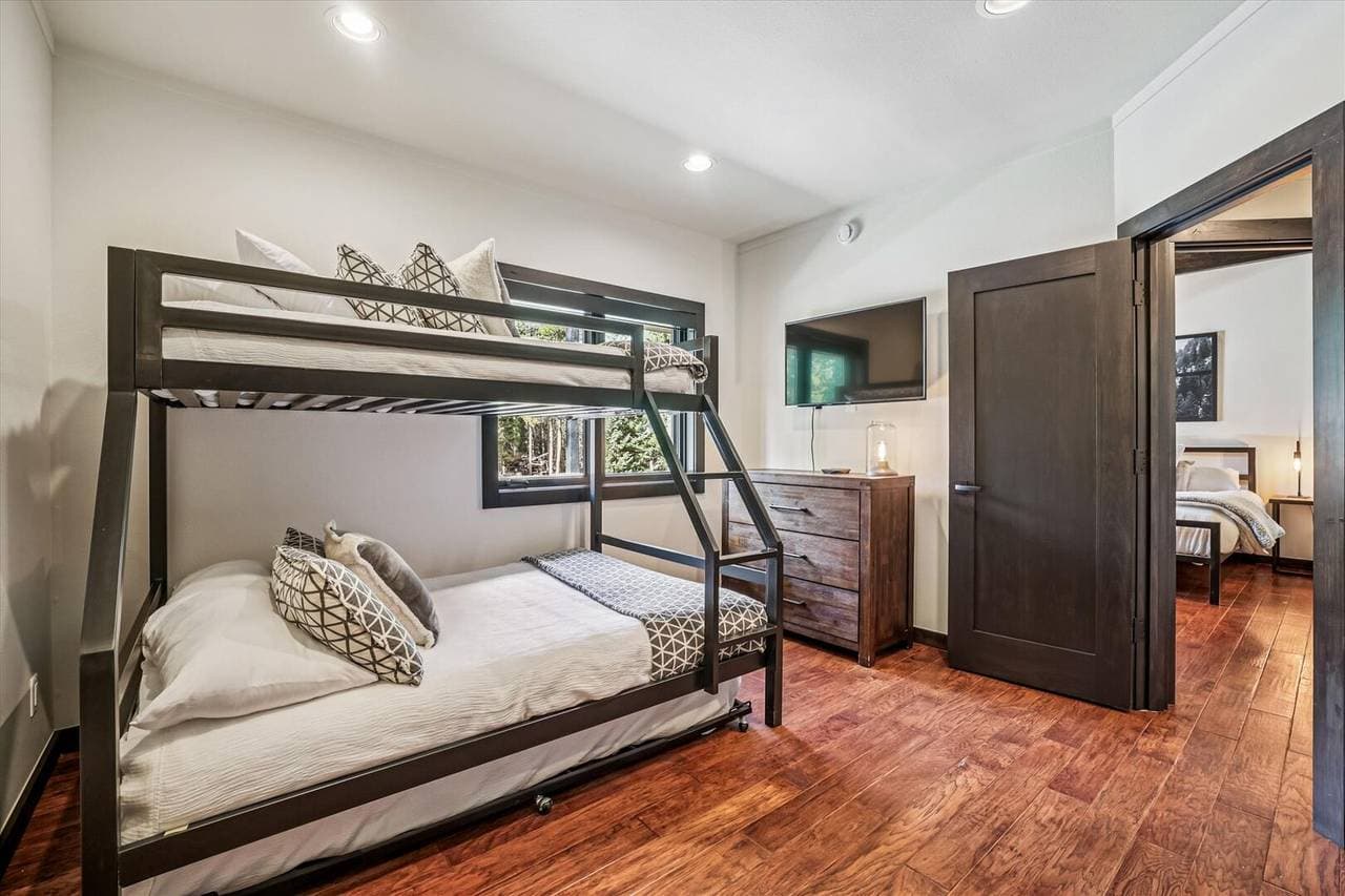 Summit Solitude Estate - Image 39