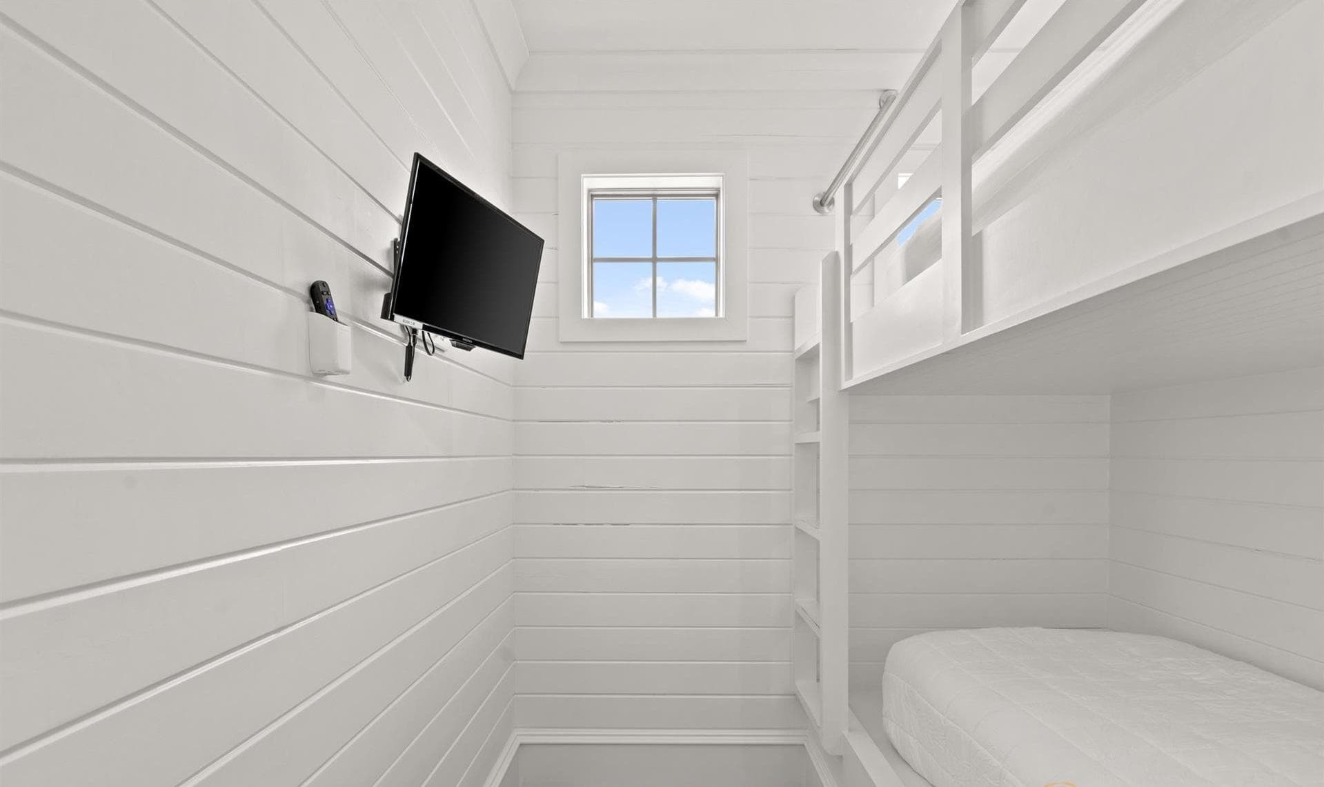 Life Aquatic Villa - Image 76