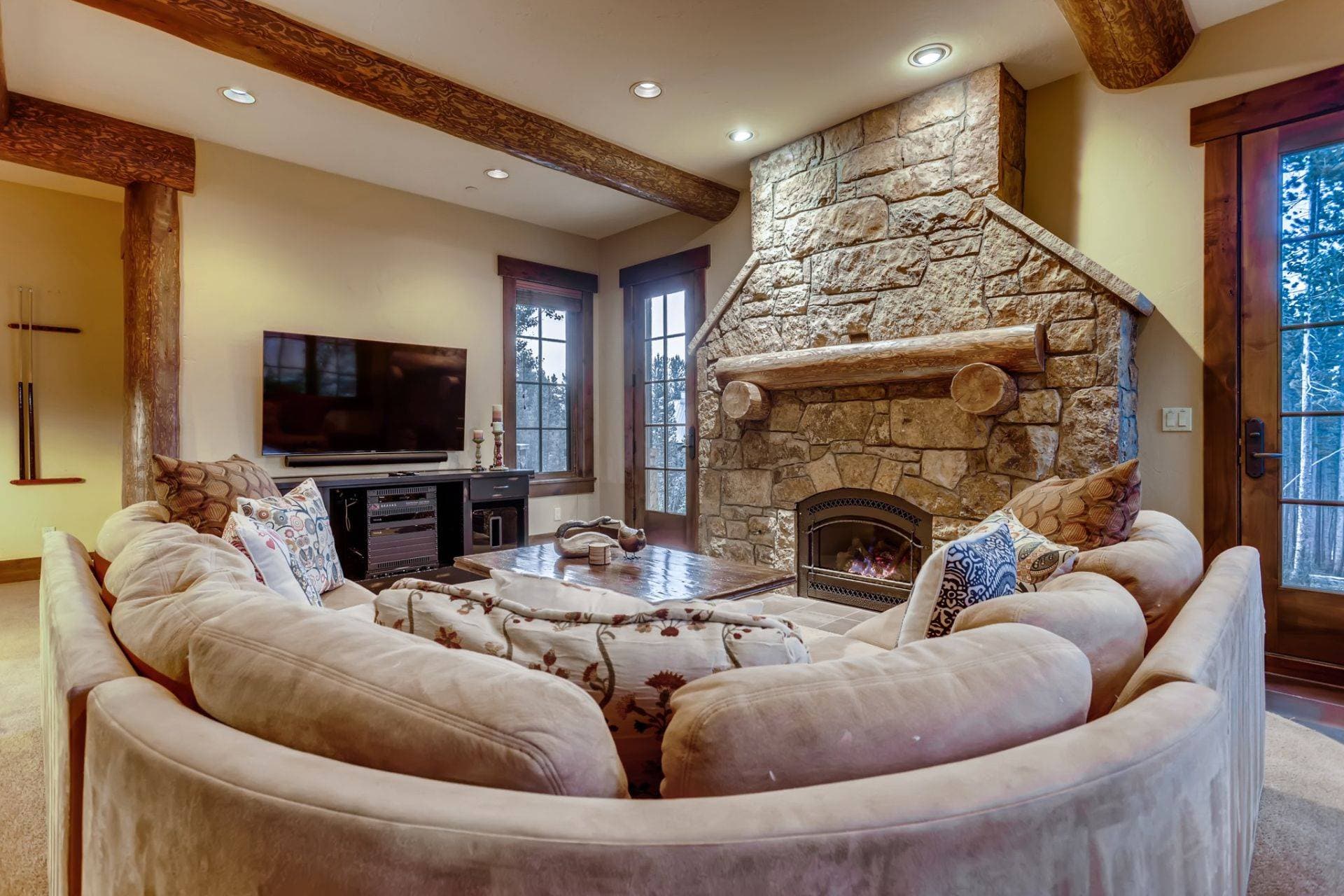 Ski Hi Lodge - Image 10