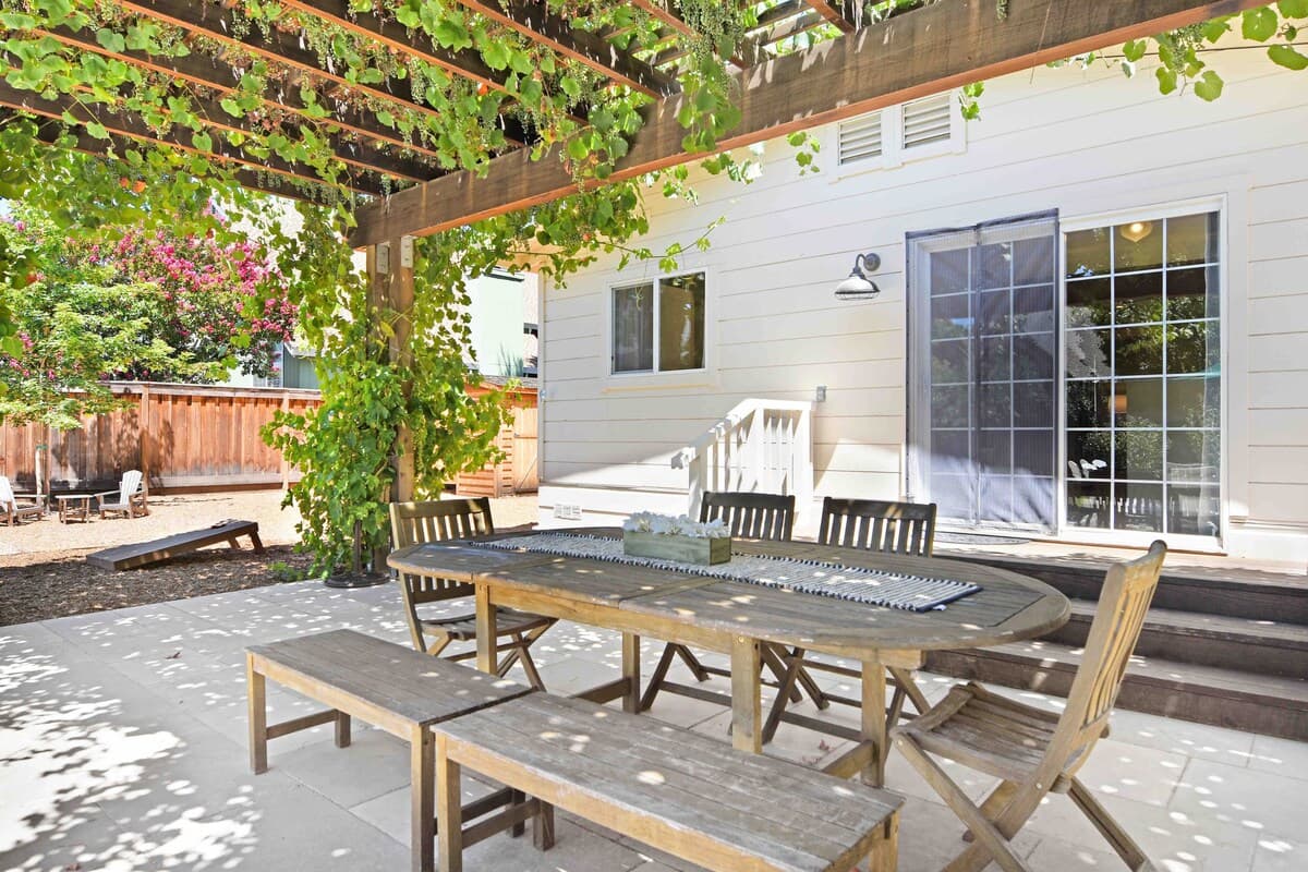 Newcomb Vineyard Escape - Image 22