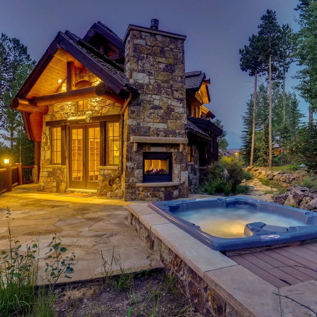 Ski Hi Lodge - Image 1