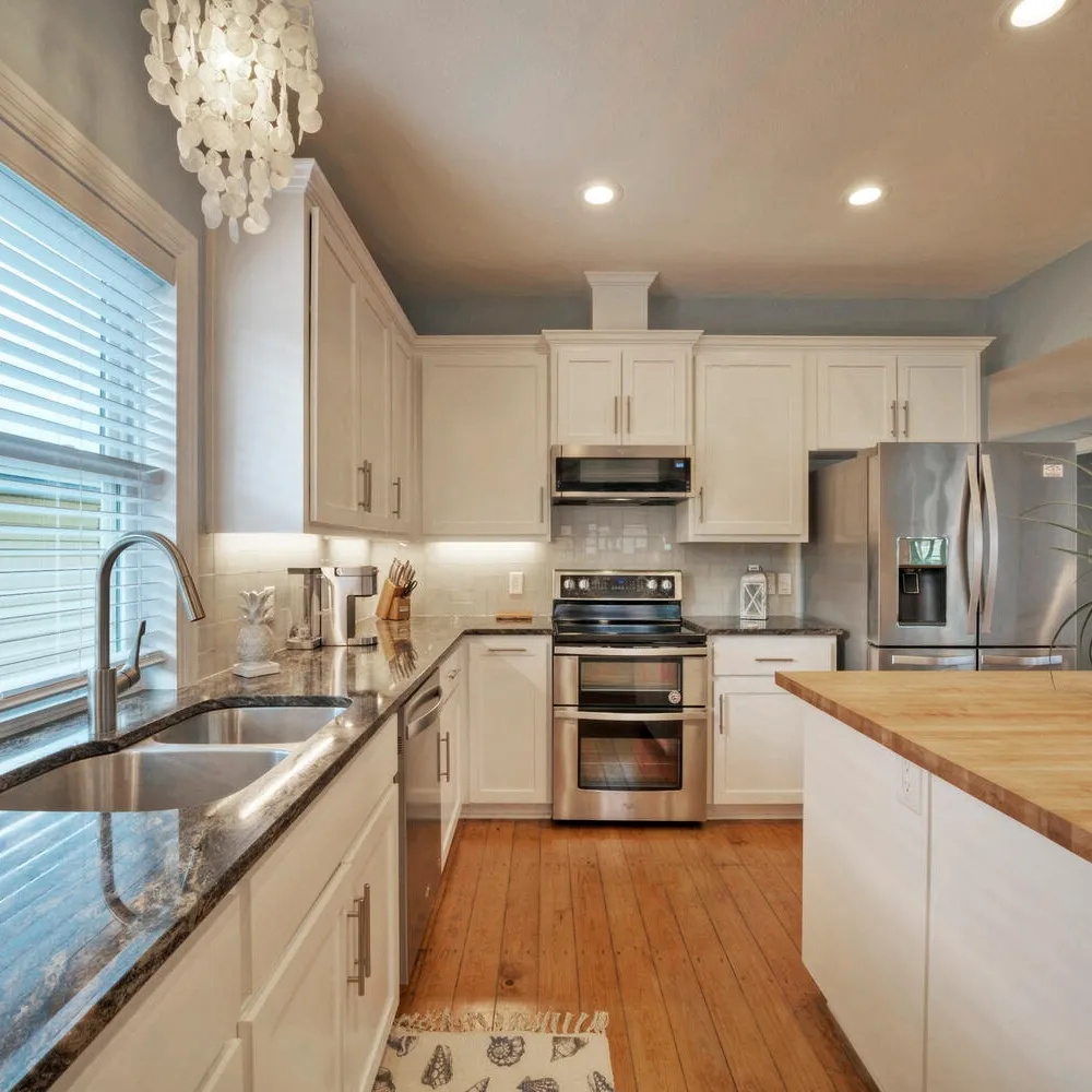 Moxy's Beach House - Image 24