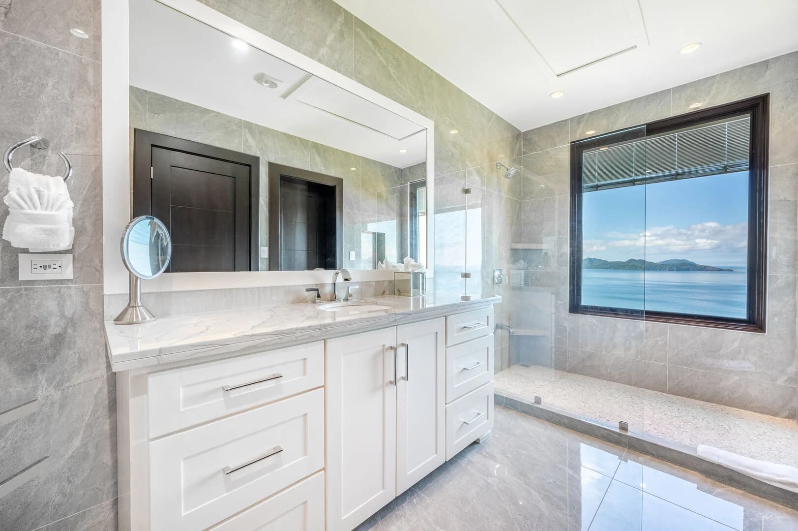 Splendor Penthouse #503 - Image 13