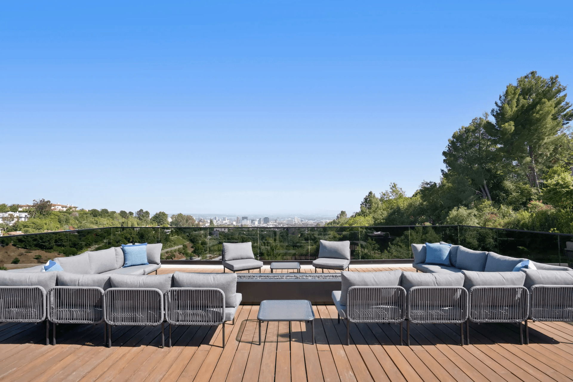 Linda Flora - Image 44