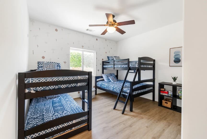 Sunny Palms - Image 18