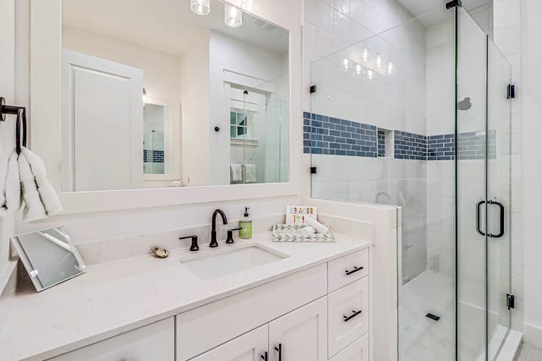 Commodore’s Hideout - Image 24