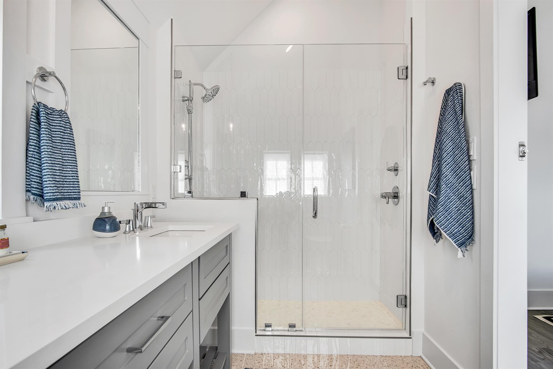 Isle of Dogs - Image 17