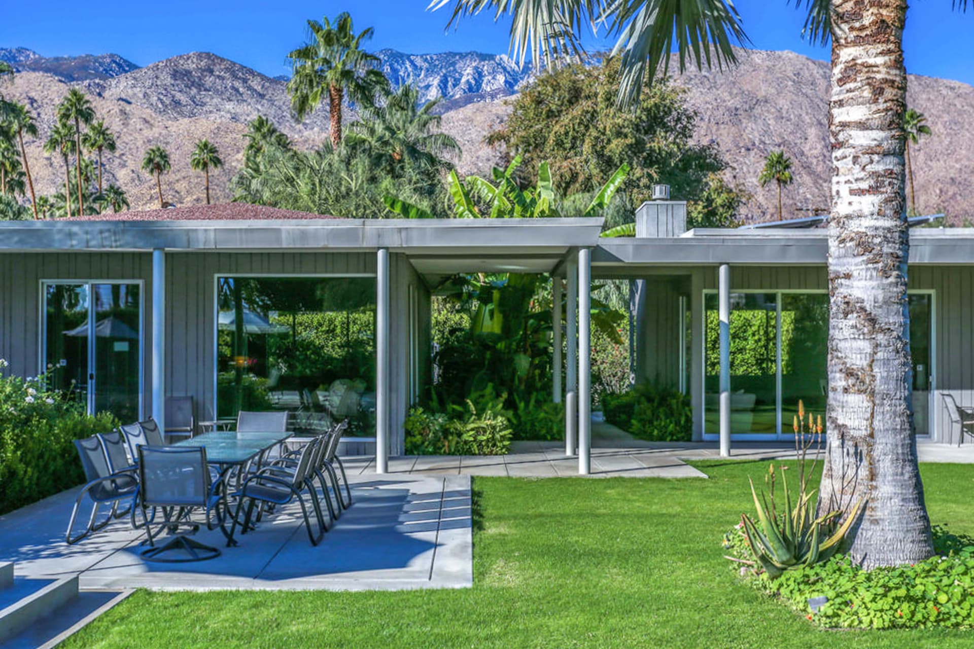 Palm Springs Perfection Manor - Image 2