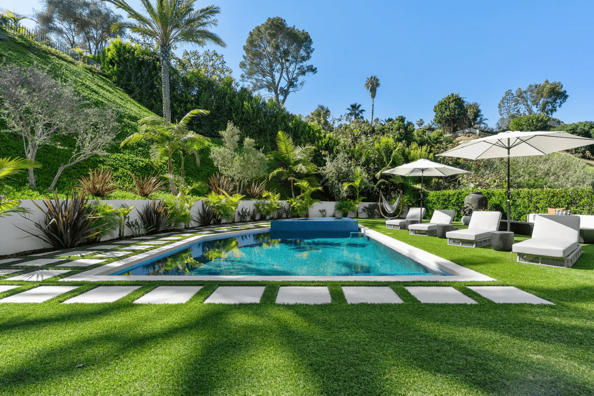 Linda Flora - Image 42