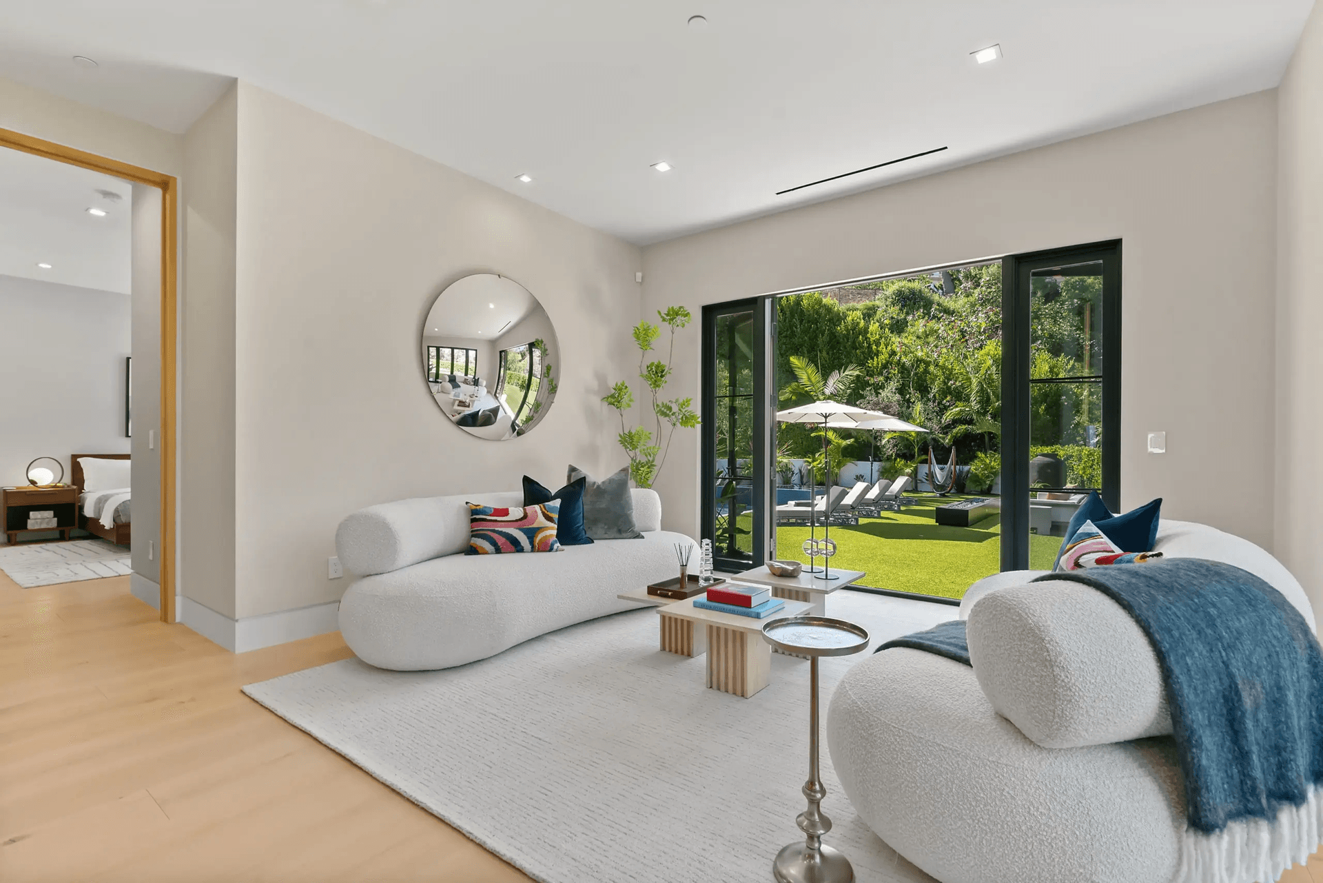 Linda Flora - Image 3