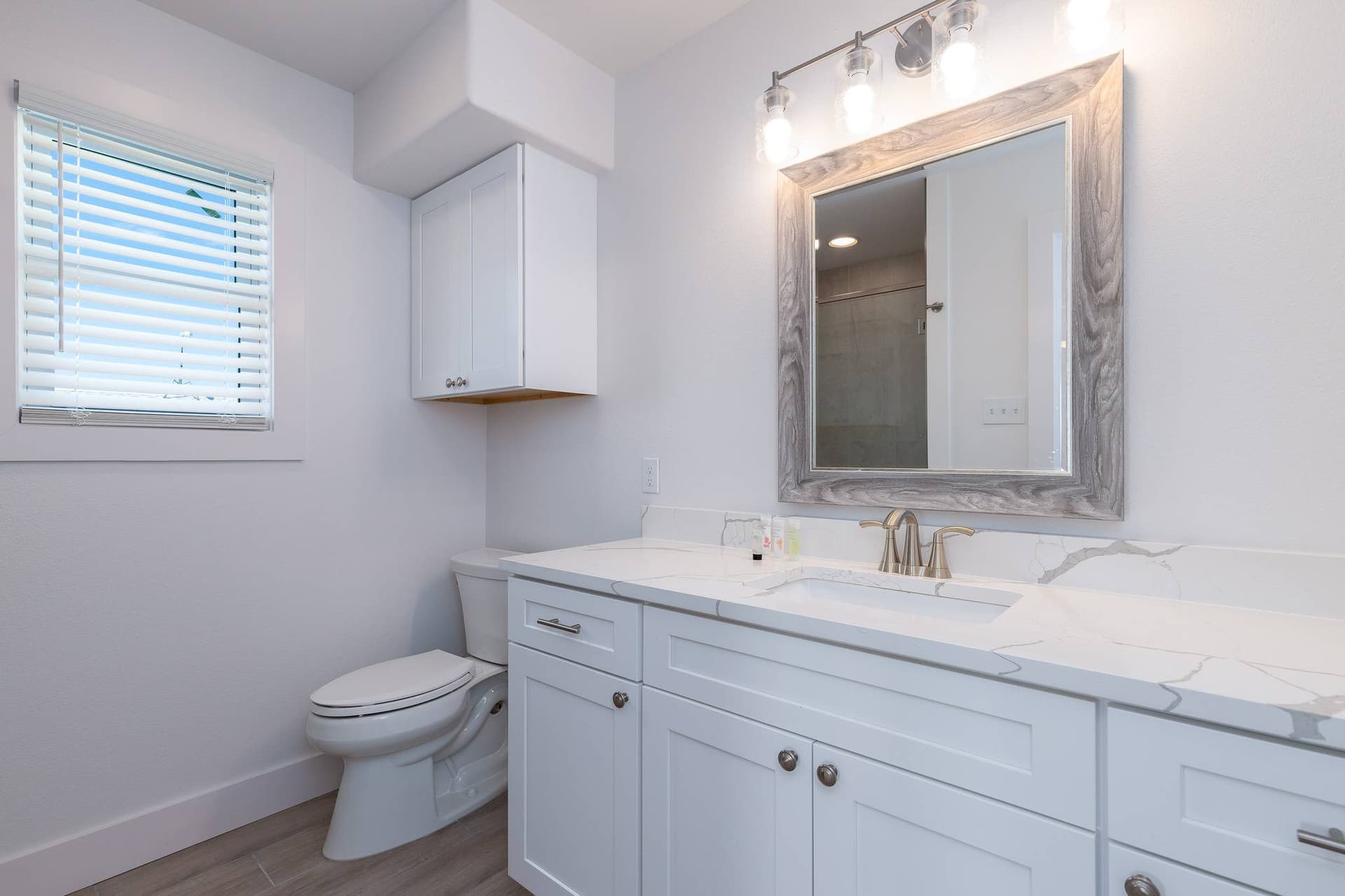 Skiff House - Image 11