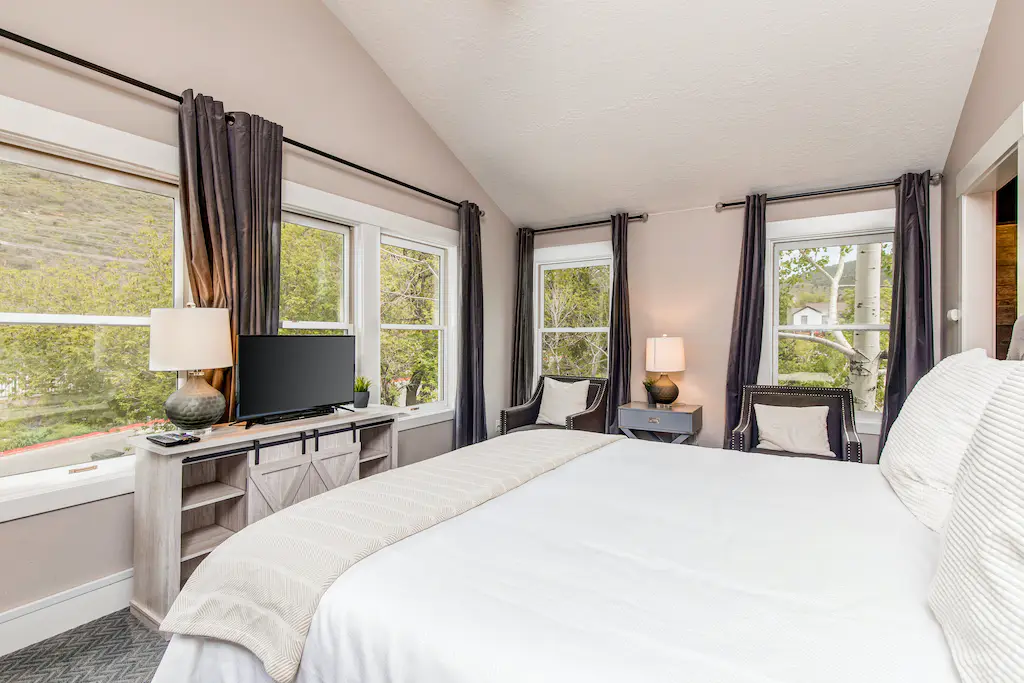 Alpine Retreat Home - Image 4