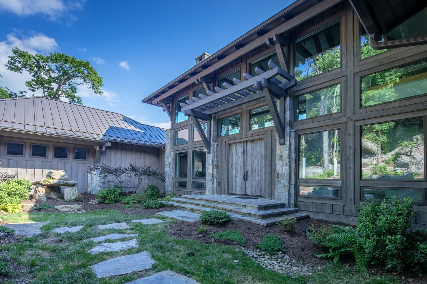 Outside Inn Place - Image 40