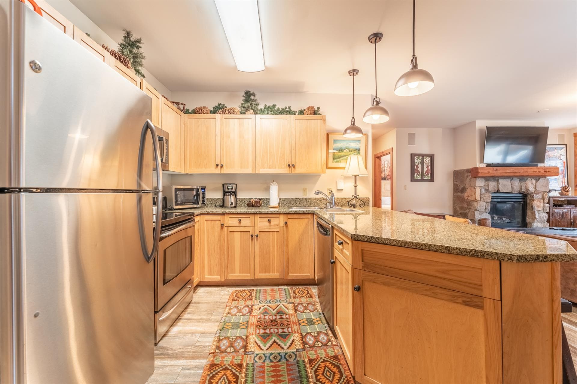 Peakview Penthouse Retreat - Image 14